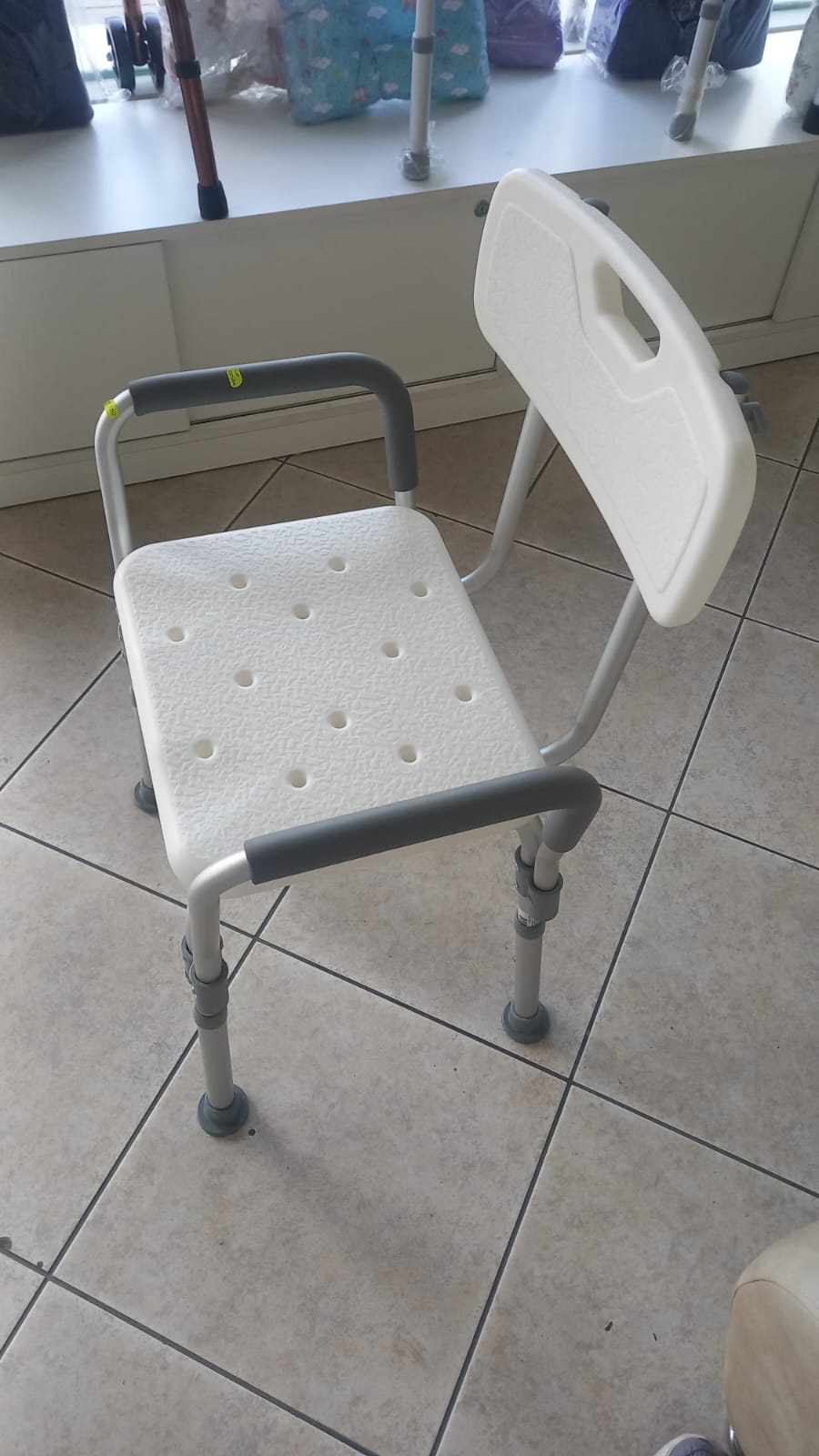 Silla de Ducha c/ Brazo Movible
