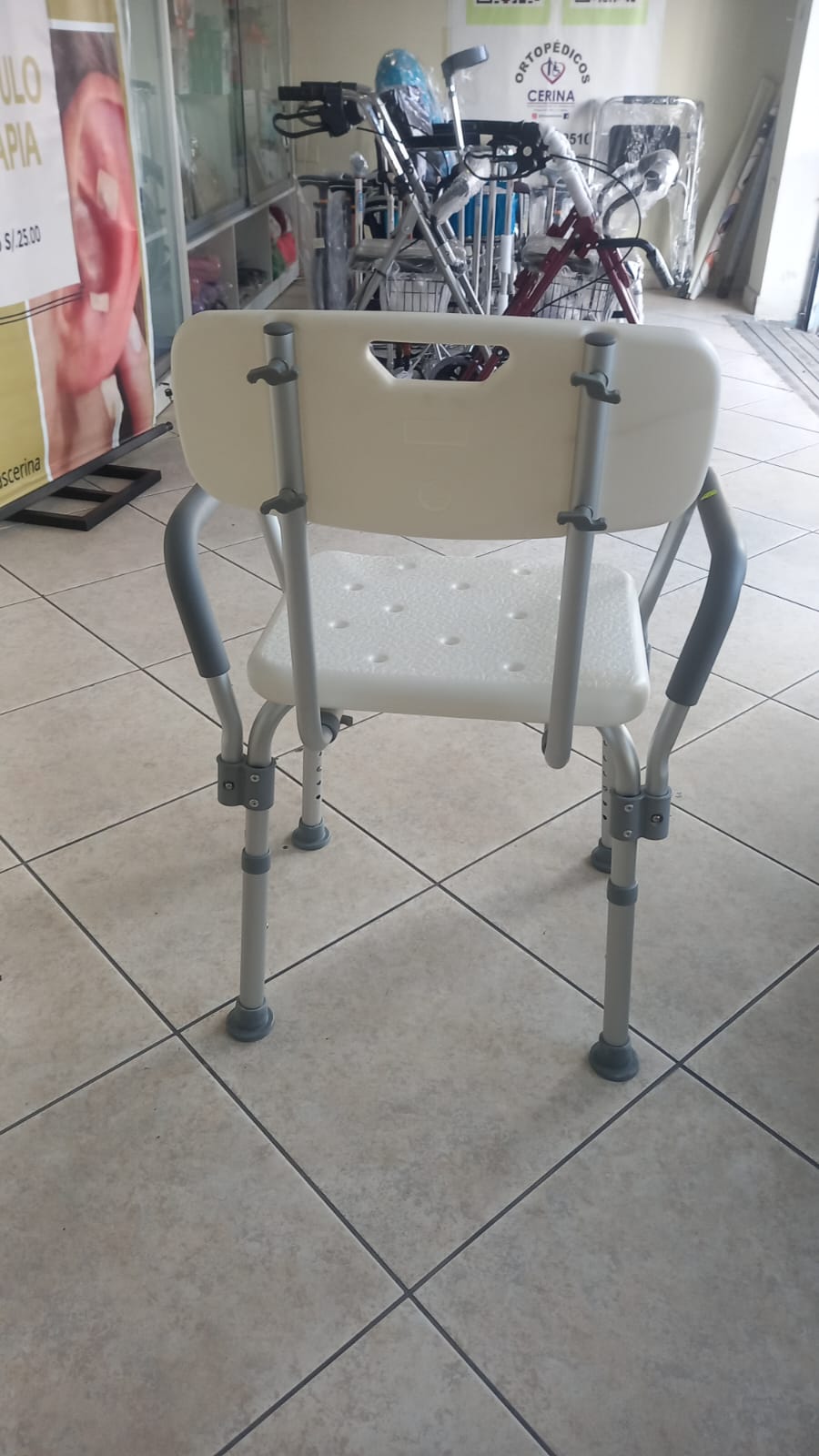 Silla de Ducha c/ Brazo Movible
