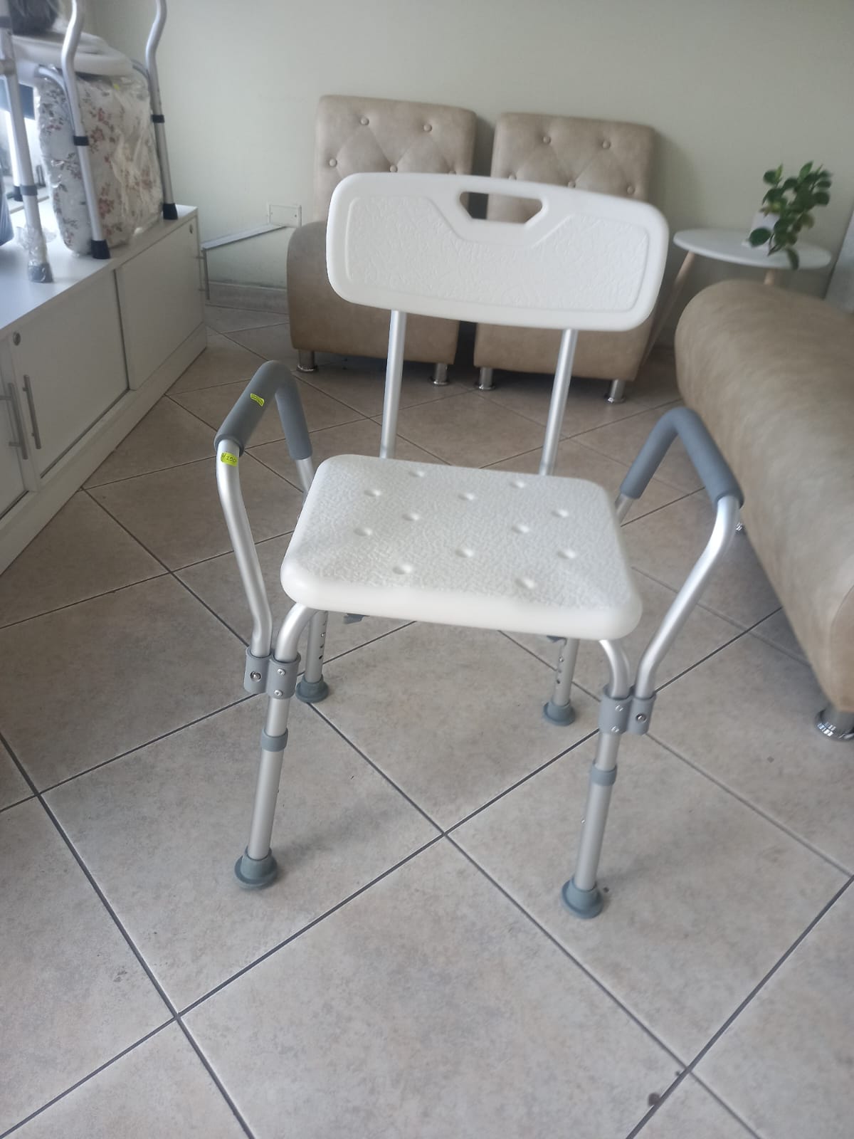 Silla de Ducha c/ Brazo Movible
