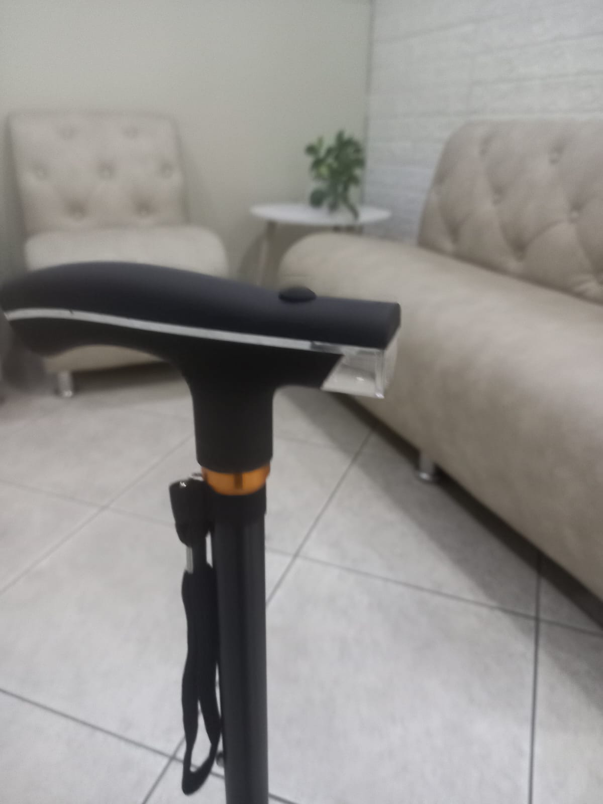 Bastón de 4 patas con Línterna